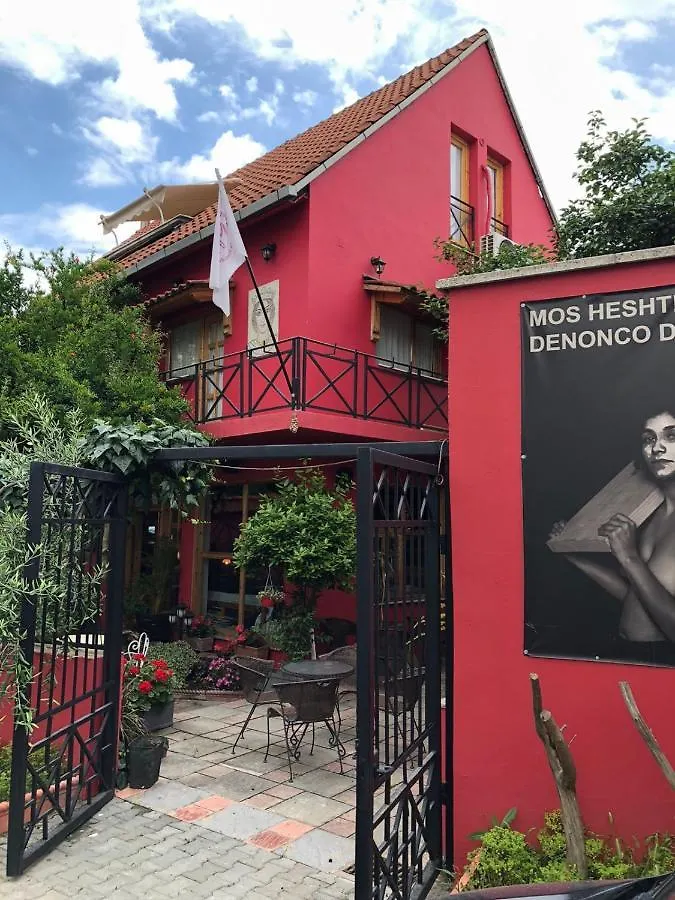 Red Goat Hostel Tirana