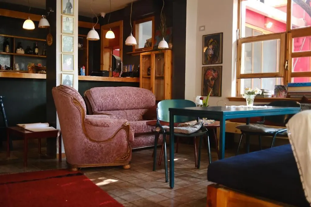 Red Goat Hostel Tirana