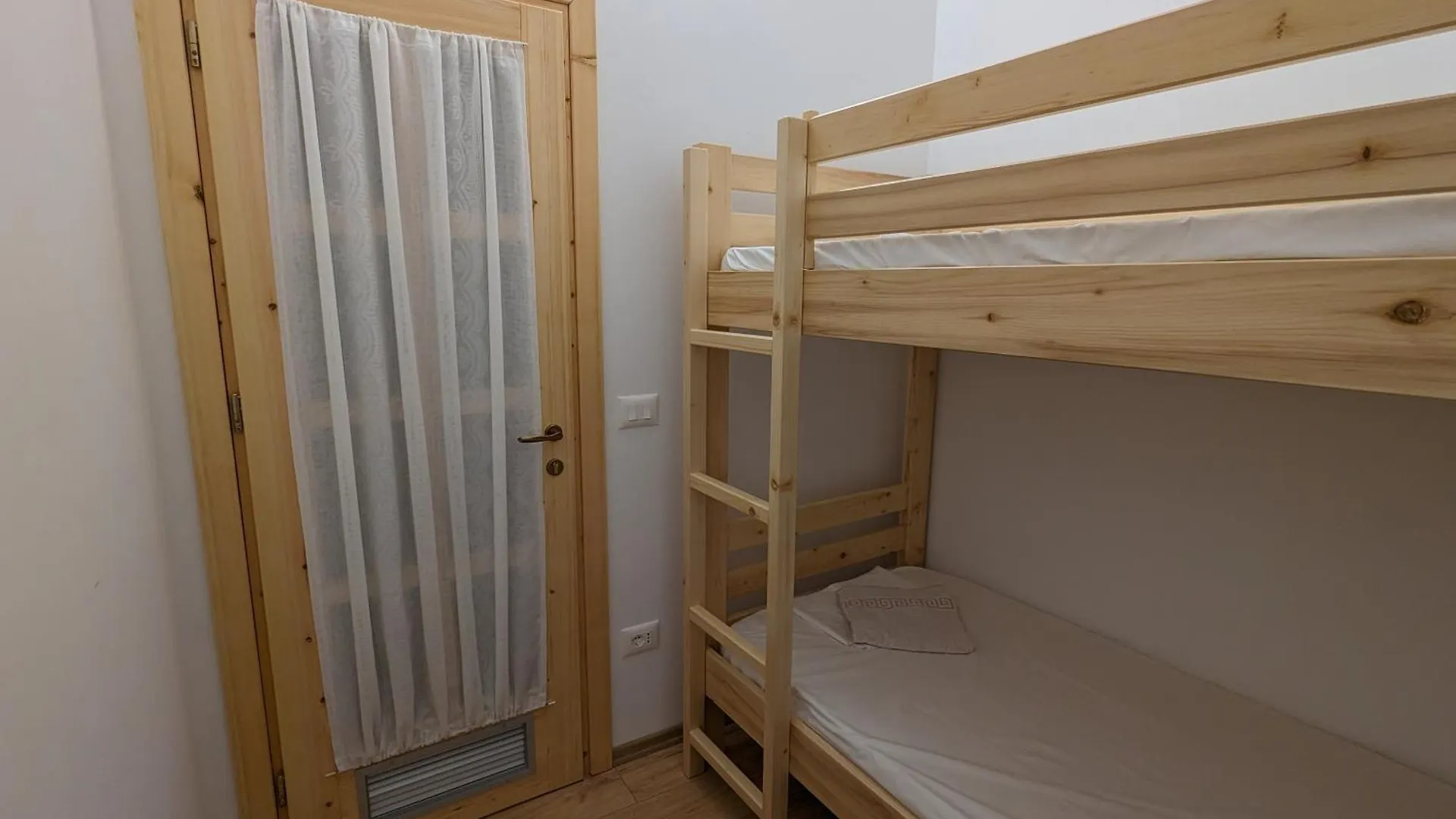 Red Goat Hostel Tirana