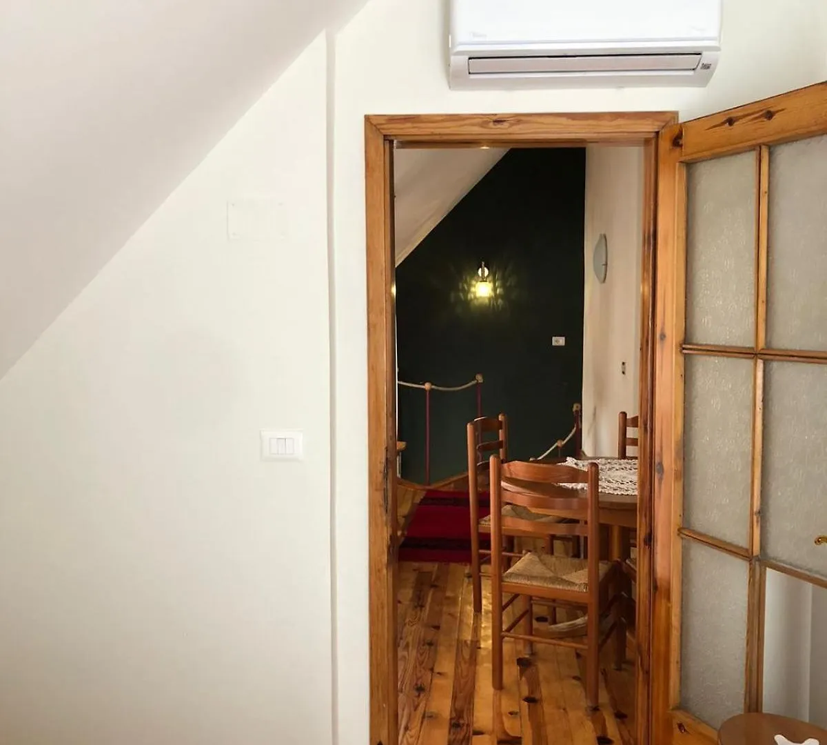 Red Goat Hostel Tirana